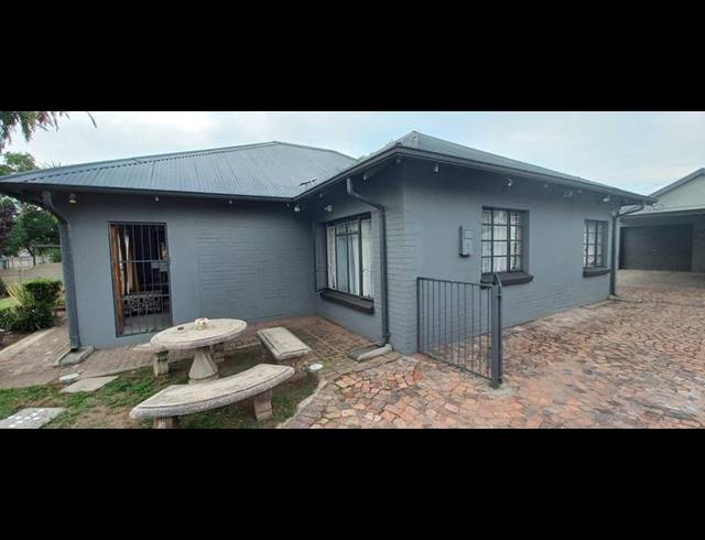 3 BEDROOM HOUSE FOR SALE IN THREE RIVERS